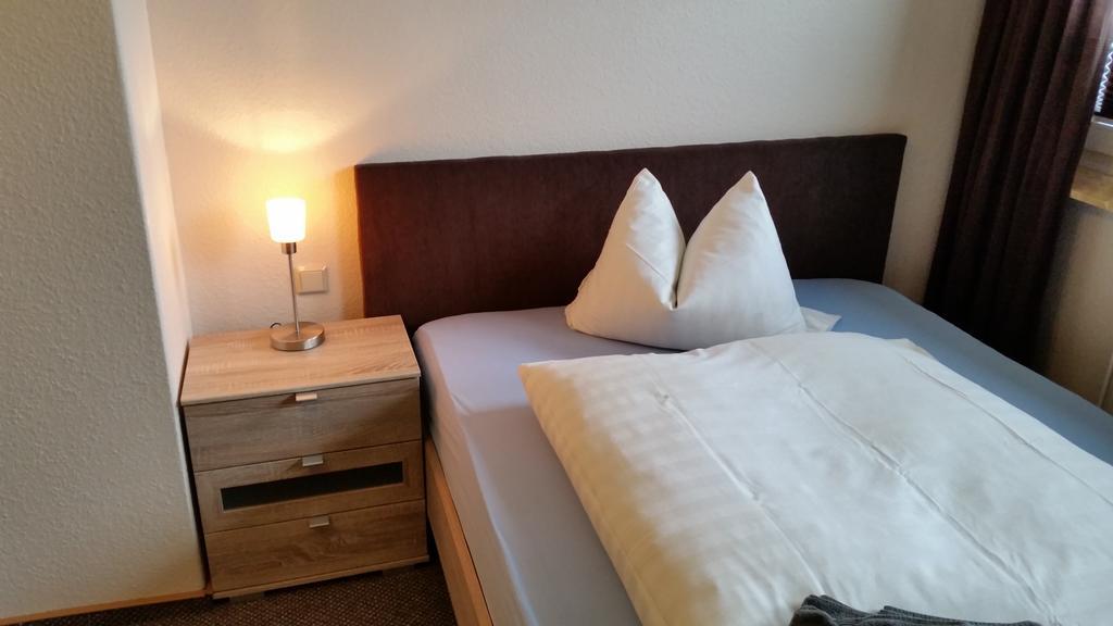 Hotel Deutsches Haus Francop Hamburg-Harburg Exteriör bild