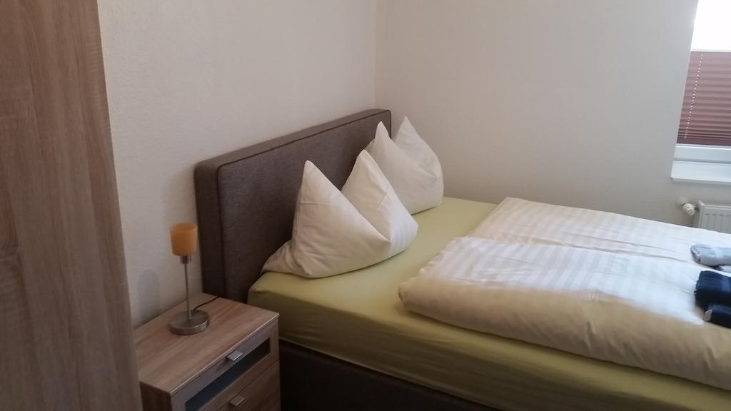 Hotel Deutsches Haus Francop Hamburg-Harburg Exteriör bild
