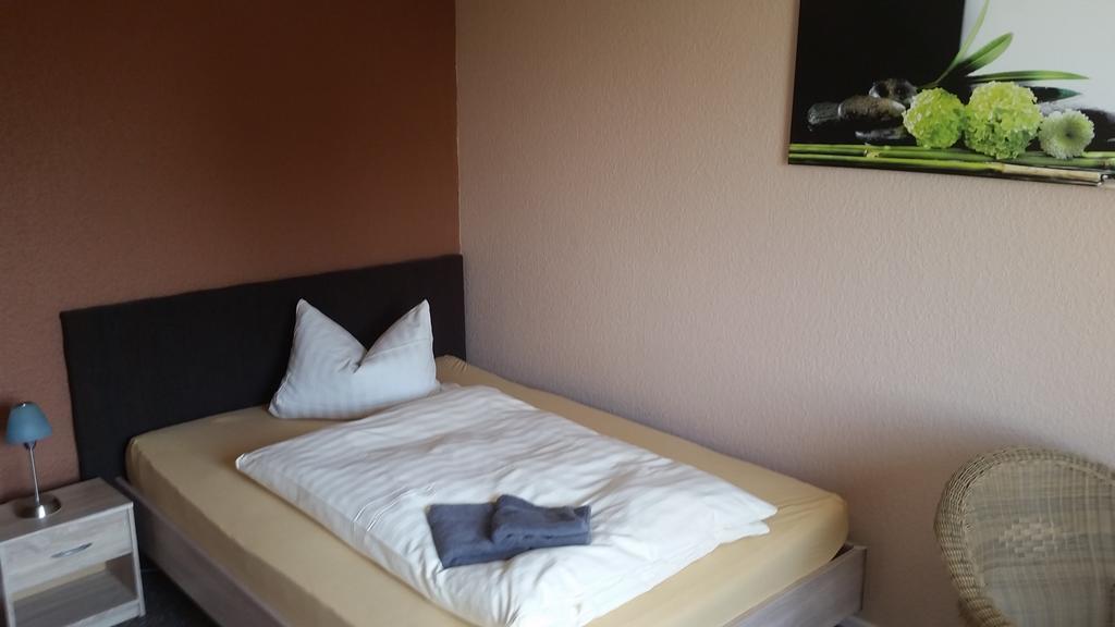Hotel Deutsches Haus Francop Hamburg-Harburg Exteriör bild