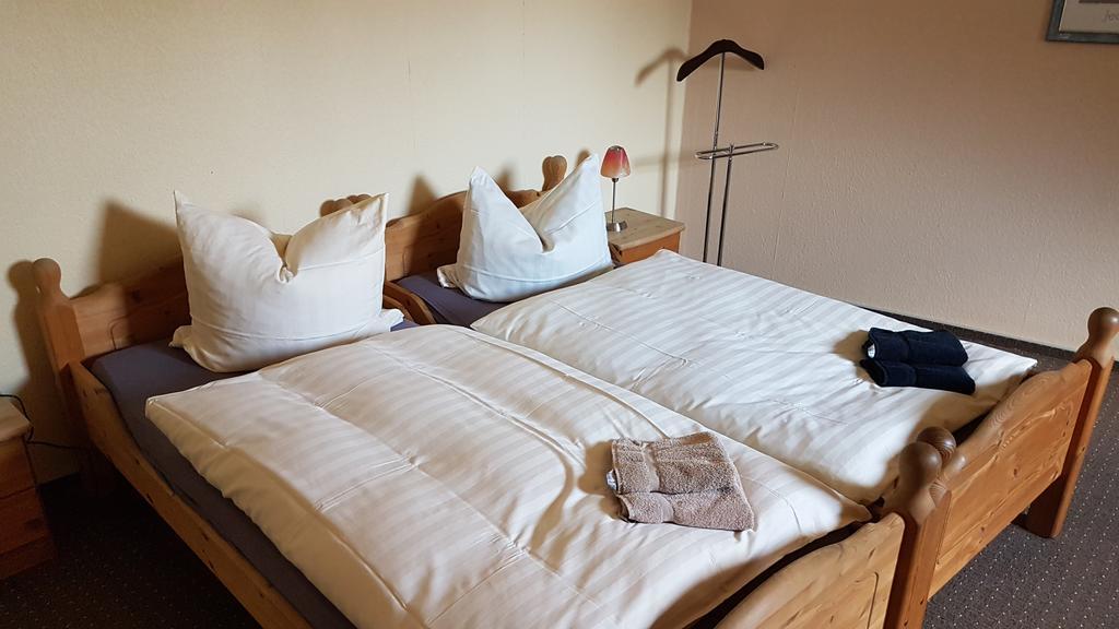 Hotel Deutsches Haus Francop Hamburg-Harburg Exteriör bild